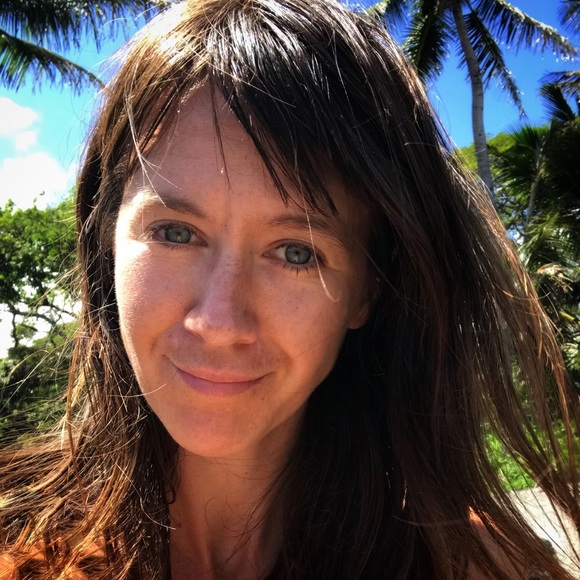 Meet your Posher, Caitlin - Picture 2 of 2